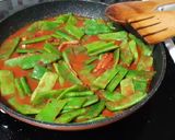 Foto del paso 5 de la receta Pescadilla y judías verdes con tomate y bacon