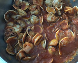 Foto del paso 3 de la receta: Chipirones y almejas en fritada con vino dorado de Cartagena