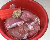 Foto langkah ke 2 dari resep Tenderloin Steak with Blackpepper Mushroom Sauce.