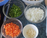 Foto del paso 1 de la receta: Arroz de pescado con gambas y almejas