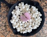 Foto del paso 1 de la receta: Dip de s'mores con chocolate y bombones