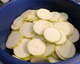 Une image de l'étape 1 de Gratin de courgettes.