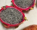 Foto del paso 2 de la receta: Postre de fruta del dragón, aguacate, granada y miel