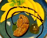 Foto del paso 4 de la receta: Foie gras crudo a la plancha con mango y reducción de vinagre balsámico