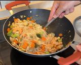 Foto del paso 5 de la receta Noodles con verduras y langostinos marinados
