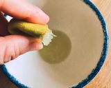 Hình bước làm 1 của món 💚 Nước Chanh Mật Ong Nóng Detox Trước Bữa Sáng