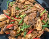 รูปขั้นตอนการทำที่ 1 ของ เห็ดฟางผัดหมูสับทรงเครื่อง