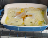 Foto del paso 2 de la receta: Cazuelas horneadas de huevos con guisantes
