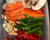 Foto del paso 2 de la receta: Arroz integral con vegetales y pollo al curry con Quick quinoa & rice