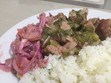 Costillas de cerdo ahumado con jamón y verduras