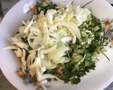Une image de l'étape 9 de Salade de puntarelle endives rouges fenouil tomates et jambon blanc sauce oignon.