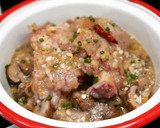 Foto del paso 10 de la receta: Pies de cerdo y setas en salsa picante de puerros y almendras