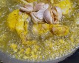 Foto langkah ke 4 dari resep Ayam goreng bawang.