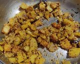 बटाट्याची कोरडी भाजी (batatyachi kordi bhaji reciep in marathi) रेसिपी स्टेप 4 फोटो 