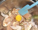 Foto langkah ke 2 dari resep Ayam Tepung Simple.