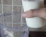 A picture of step 3 of Oreo Milkshake.