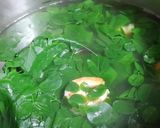 Hình bước làm 2 của món Canh rau chùm ngây nấu tôm