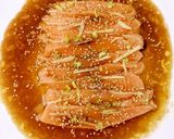 Foto del paso 4 de la receta: Sashimi de salmón con salsa de soja, aceite de sésamo y cítricos