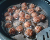 Foto del paso 3 de la receta: Albondigas picantes con cúrcuma y curry