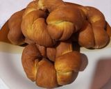 A picture of step 5 of Doughnut knots.