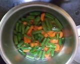 A picture of step 1 of Vegetable sukha in green curry paste.