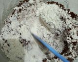 Foto langkah ke 2 dari resep Choco Banana Muffin.