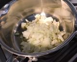 Une image de l'étape 3 de Sauce aux morilles,crème,oignon et vin rouge.