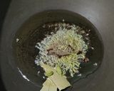 A picture of step 4 of Vada curry.