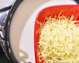 पिझ्झा विथ व्हाईट & रेड सॉस विदाऊट ओवन (no oven pizza recipe in marathi) रेसिपी स्टेप 6 फोटो