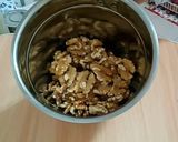 வால்நட் தூள் கேசரி (Walnut kesari recipe in tamil) ரெசிபி ஸ்டேப் 1 புகைப்படம்