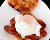 A picture of step 5 of My Sausage & Poached Egg on a 🥯.