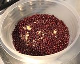 Une image de l'étape 1 de Haricots azuki aux tomates roses, coriandre et punjabi pachranga.