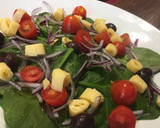 Foto del paso 4 de la receta: Ensalada de espinaca y olivas negras