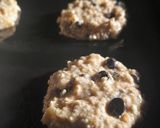 Foto del paso 3 de la receta: Masitas de avena, banana y chips de chocolate (muy fácil)