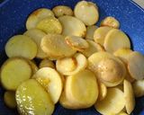 Foto del paso 1 de la receta: Papas doradas con salsa