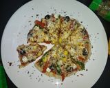 વેજ ચીઝ પીઝા (Veg. Cheese Pizza Recipe In Gujarati) રેસીપી સ્ટેપ4ફોટો