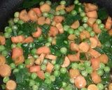 A picture of step 1 of Stirfried vegetable pasta.