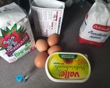 A picture of step 1 of Strawberry Tiramisu.