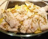 Foto del paso 5 de la receta: Merluza con cama de patatas al horno