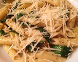 A picture of step 3 of Quick Spinach and Zucchini Pasta.