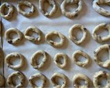 Foto del passaggio 4 della ricetta Ciambelline al mosto | mostaccioli