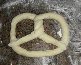 Foto del paso 3 de la receta: Pretzel súper fácil