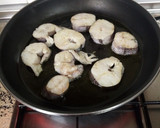 Foto del paso 3 de la receta: Pescada con almejas y gulas