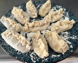 Foto del paso 5 de la receta: Gyozas caseras mixtas con mahonesa de soja, mahonesa de siracha y chili dulce