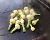 Une image de l'étape 8 de Noix de saint Jacques aux petits oignons blancs.