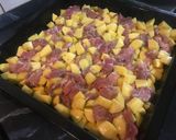 Pácolt tarja vöröshagymával és krumplival recept fázis 3 fotója