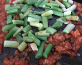 Foto del paso 6 de la receta: Fideuà de potón, gambones, ajos tiernos y dátiles medjol