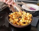 Foto del paso 7 de la receta Patatas al ajillo