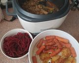 Foto del paso 3 de la receta: Spaghetti de remolacha con trocitos de cerdo y verduras al vapor