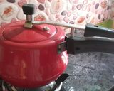 A picture of step 2 of Dal Makhani.